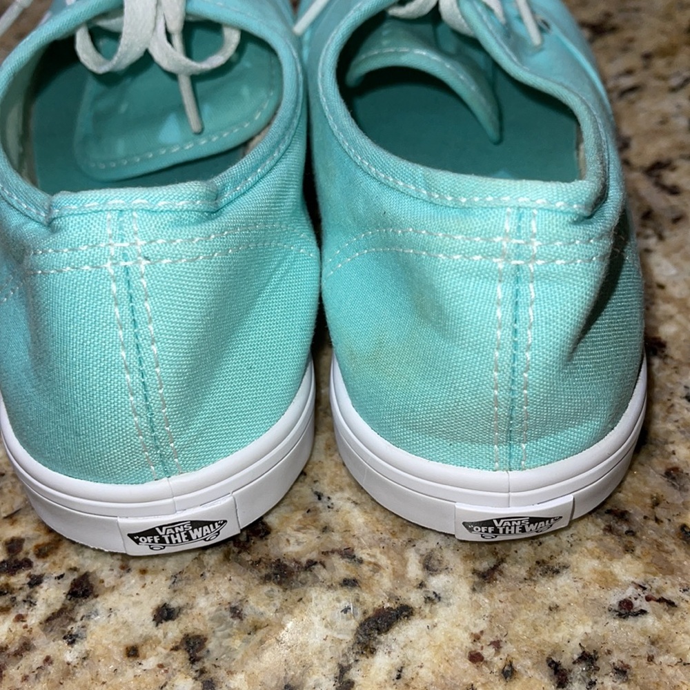 Vans - Picture 7 of 9